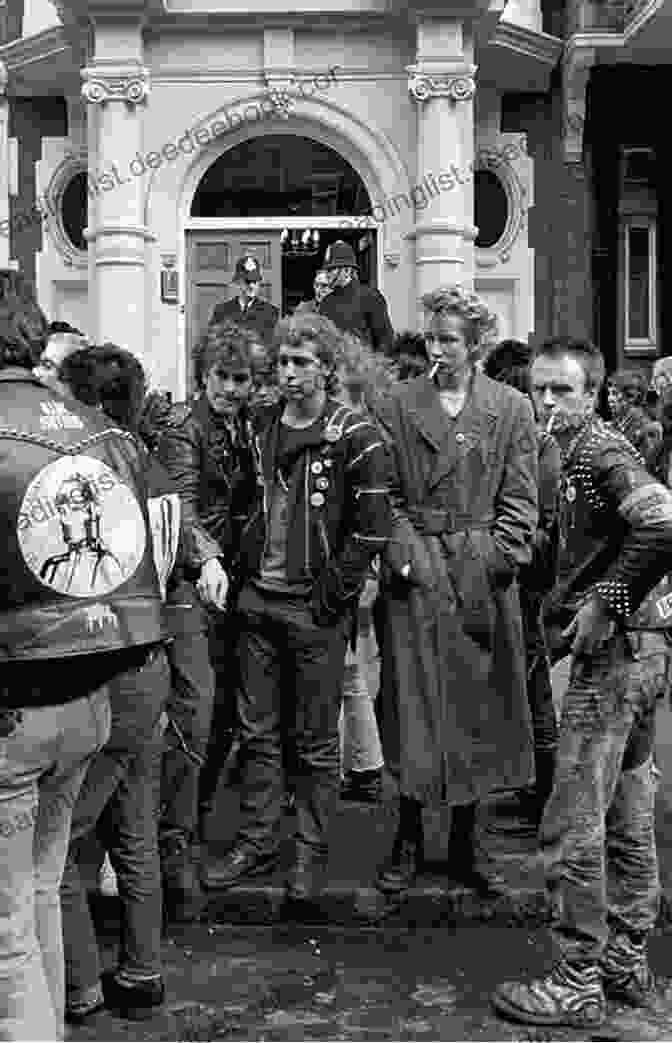 Damaged: The Stripped, Raw, And Unsparing Autobiographical Account Of A Teenage Punk In 1970s London Damaged (The Stripped 3)